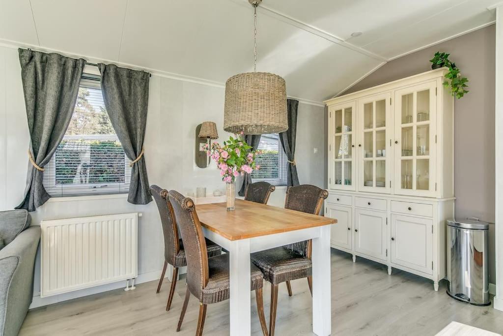 4-Pers. Chalet Met Eigen Parkeerplaats In Veluwe Villa Putten Bagian luar foto